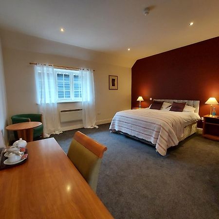 Bed and Breakfast The Coach And Horses Winchester Esterno foto