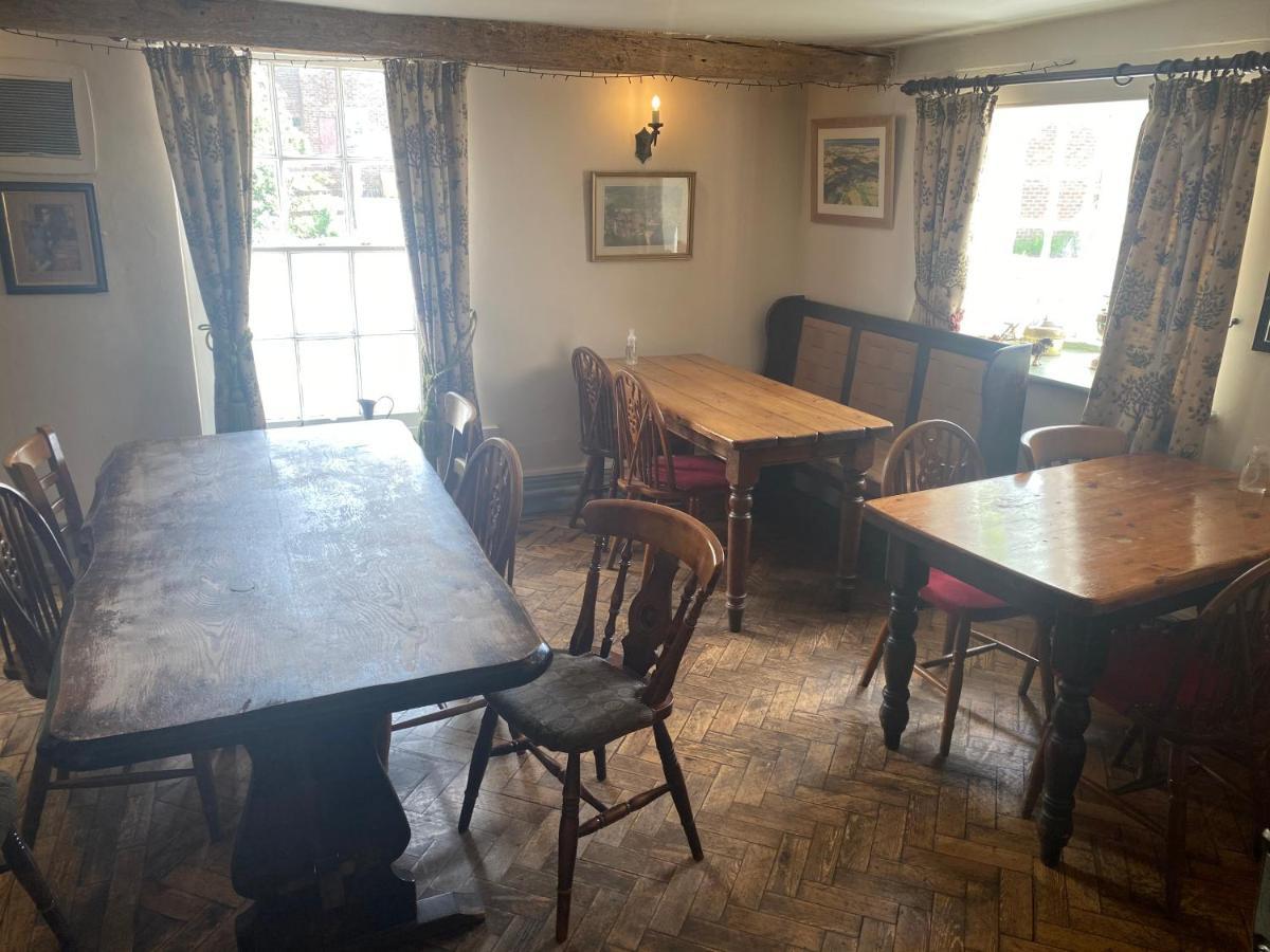 Bed and Breakfast The Coach And Horses Winchester Esterno foto