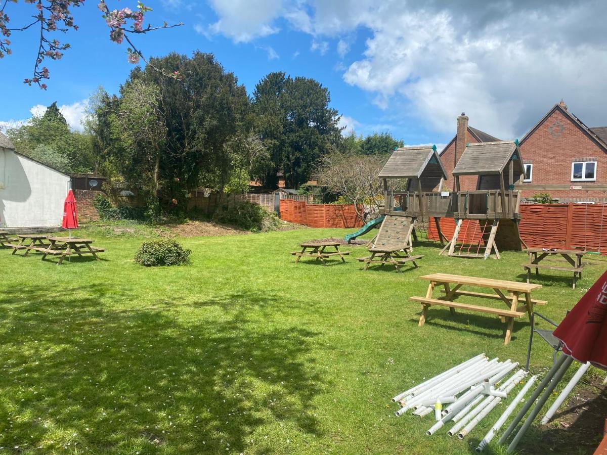 Bed and Breakfast The Coach And Horses Winchester Esterno foto