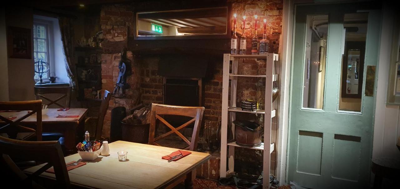 Bed and Breakfast The Coach And Horses Winchester Esterno foto