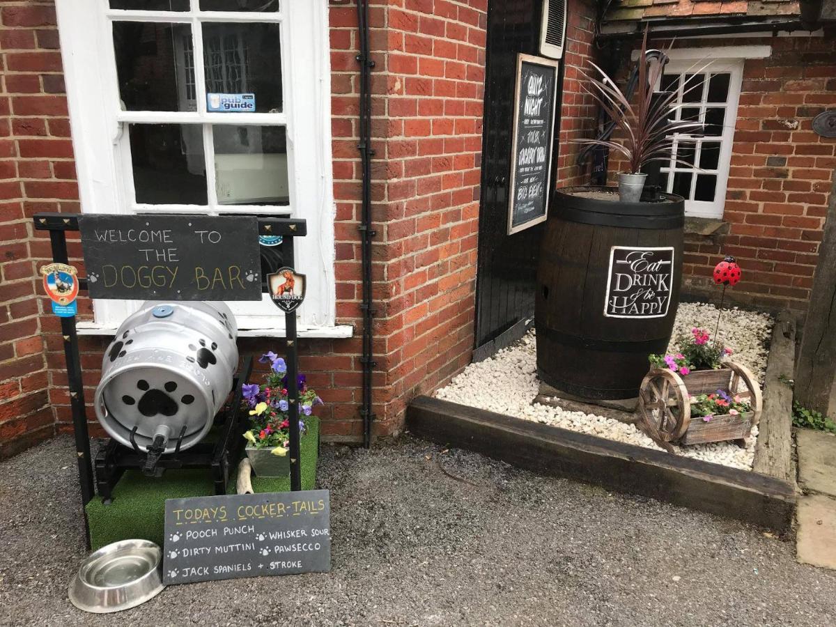 Bed and Breakfast The Coach And Horses Winchester Esterno foto