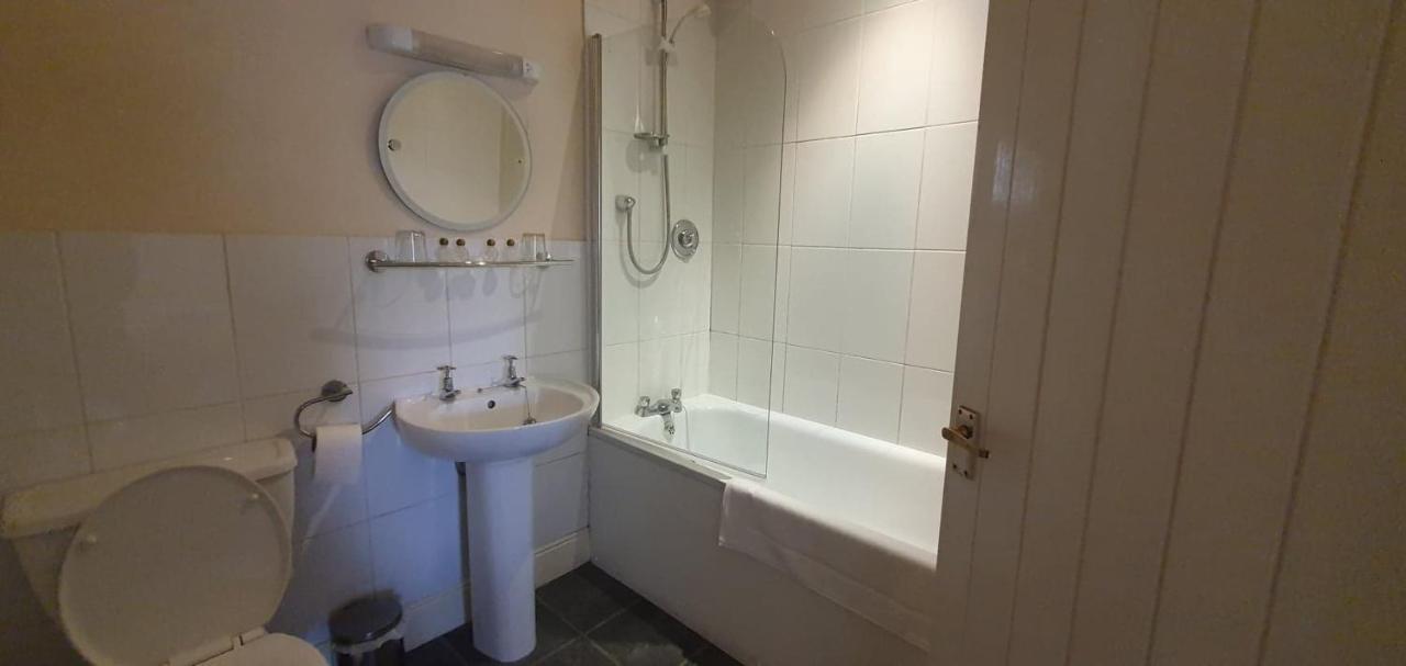 Bed and Breakfast The Coach And Horses Winchester Esterno foto