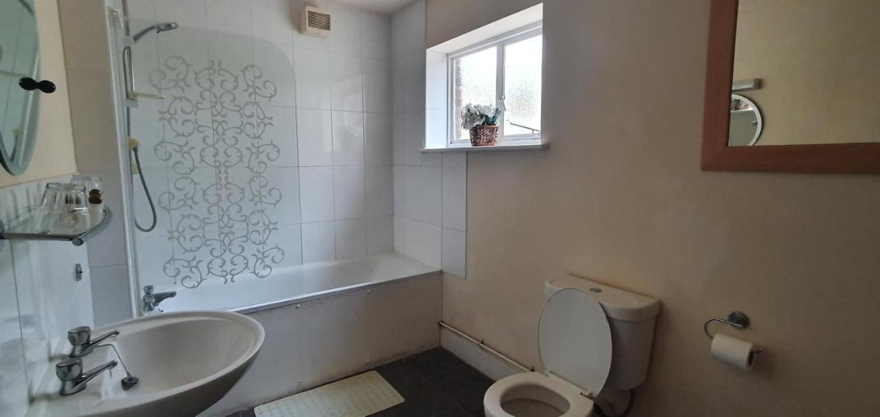 Bed and Breakfast The Coach And Horses Winchester Esterno foto