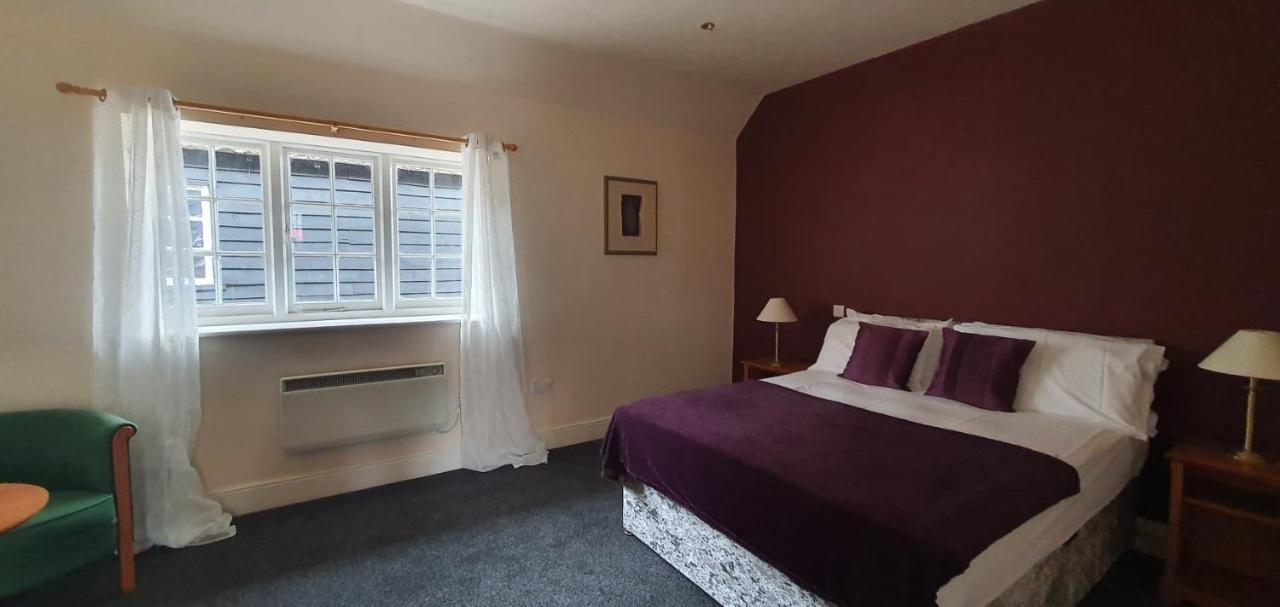 Bed and Breakfast The Coach And Horses Winchester Esterno foto