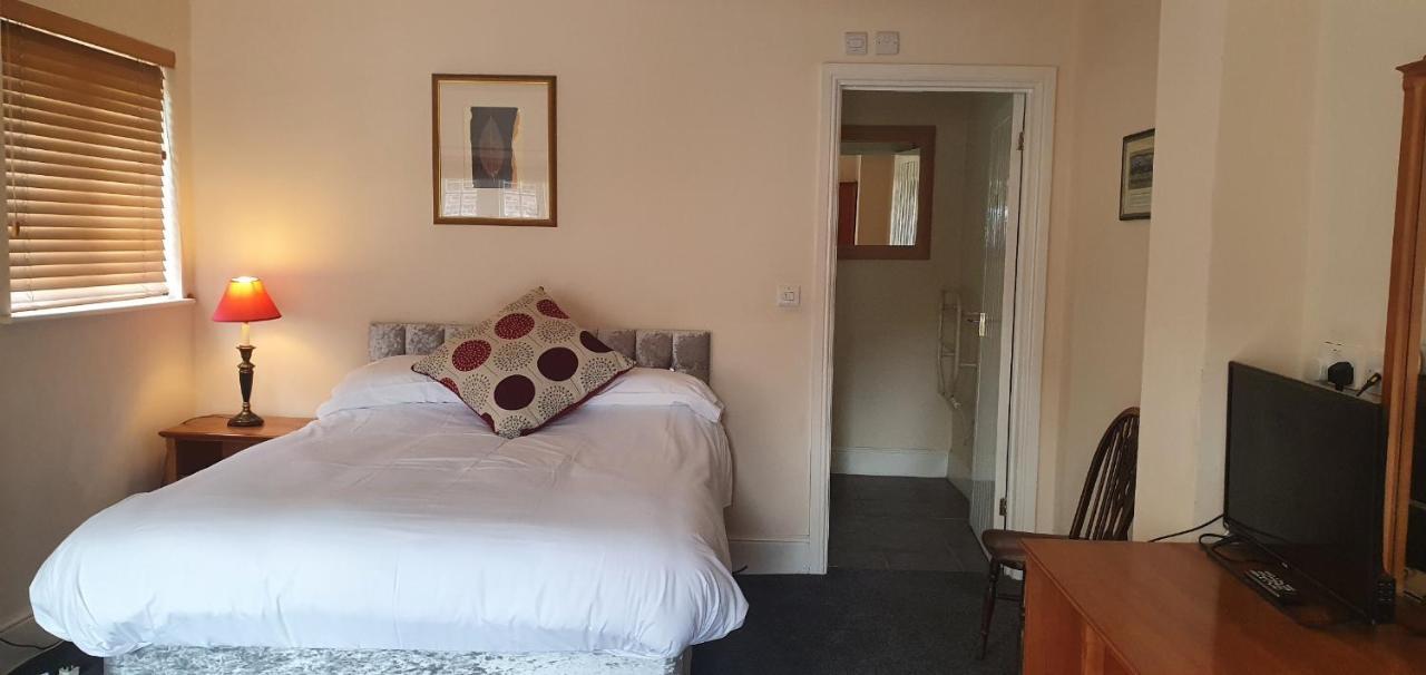 Bed and Breakfast The Coach And Horses Winchester Esterno foto