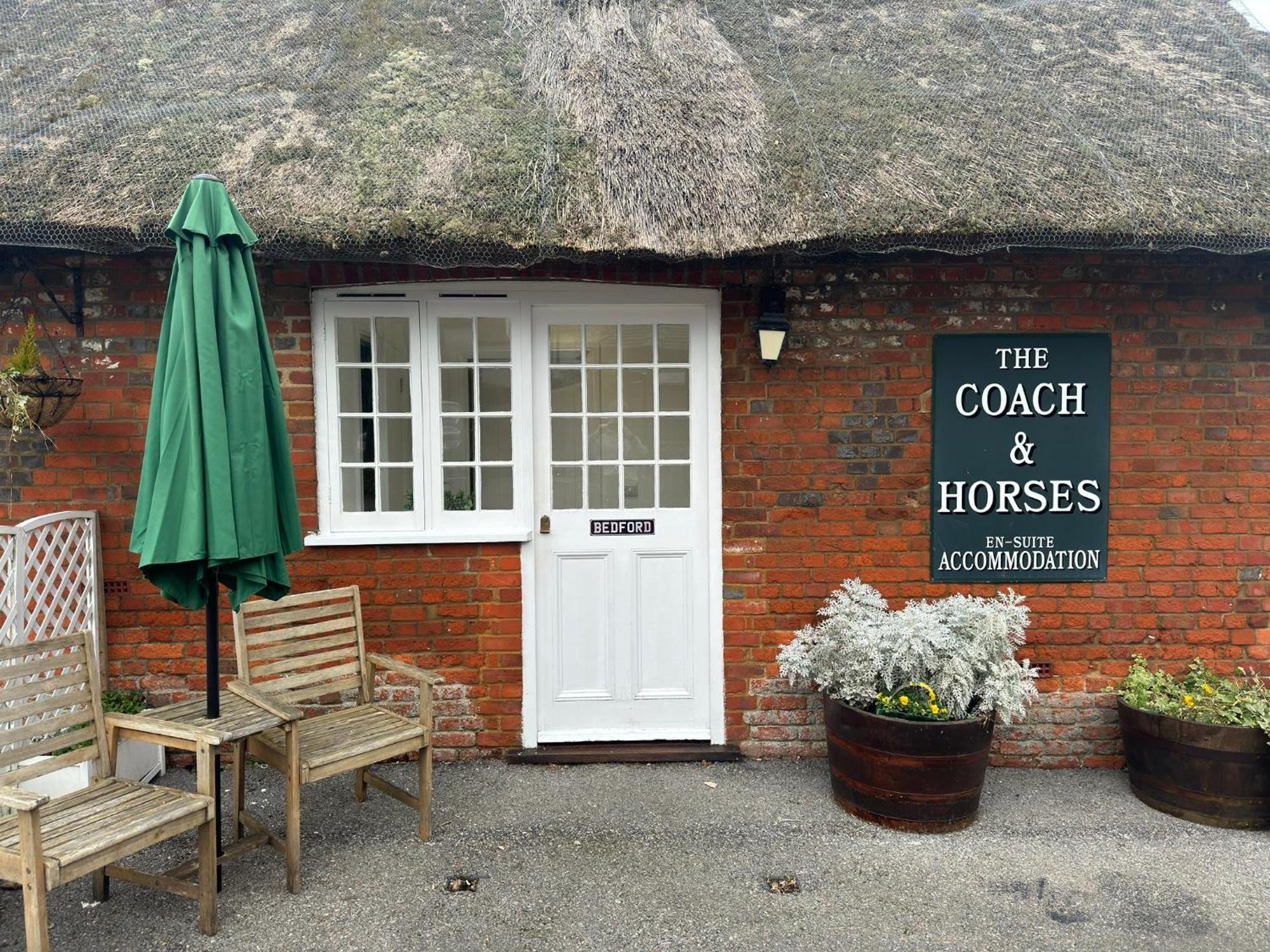 Bed and Breakfast The Coach And Horses Winchester Esterno foto