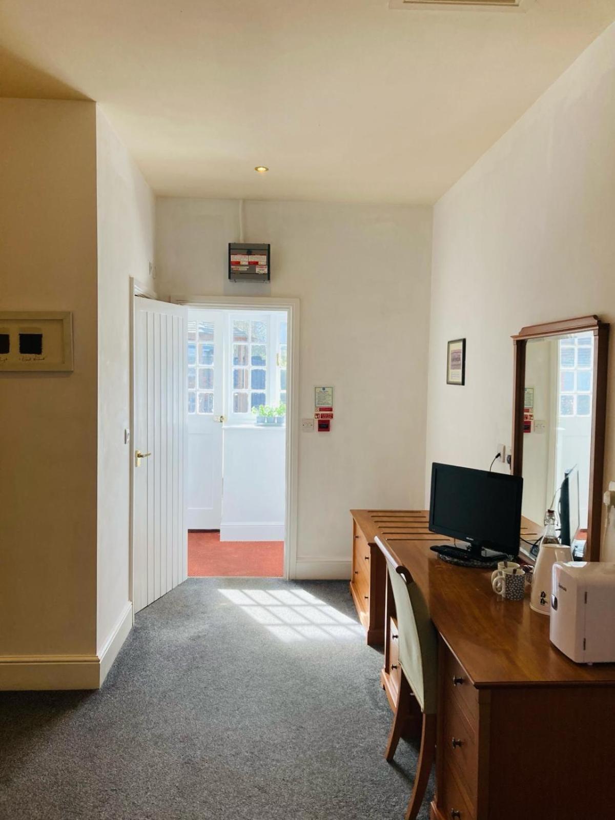Bed and Breakfast The Coach And Horses Winchester Esterno foto